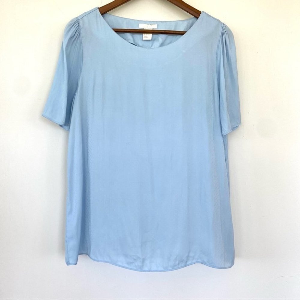 H&M top with crew neckline and short sleeves